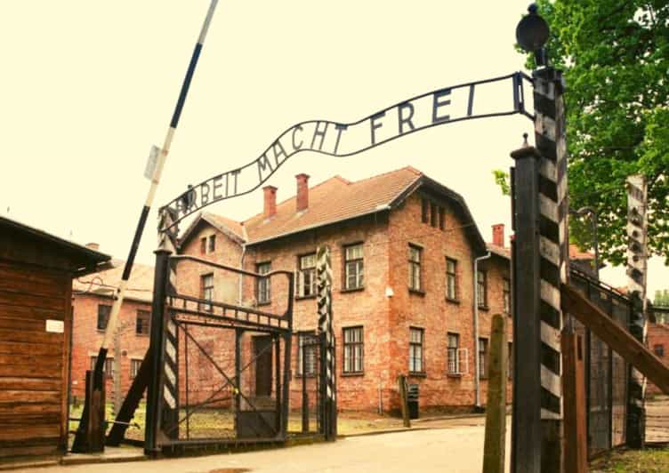 From Warsaw: Auschwitz Day Tour by Private Car with Lunch - Getting from Warsaw to Oswiecim without turning it into a hassle