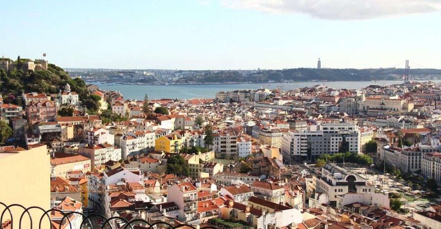 Full city of Lisbon on board of a private car - Why the private pace feels worth it (even when it’s not cheap)