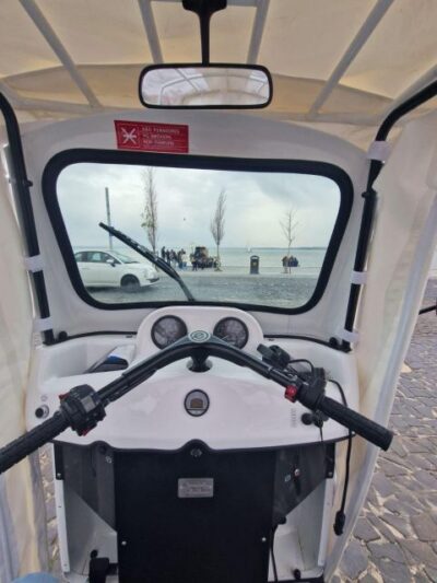 Full city of Lisbon on board of a private car - Getting started at Praça da Figueira: your convenient anchor point