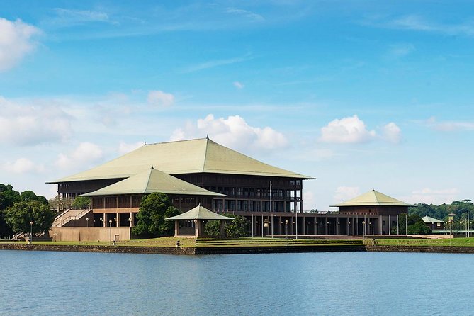 Full-Day Colombo City Tour (Private Car) - Galle Face Green finish: sea breeze and a final Colombo walk