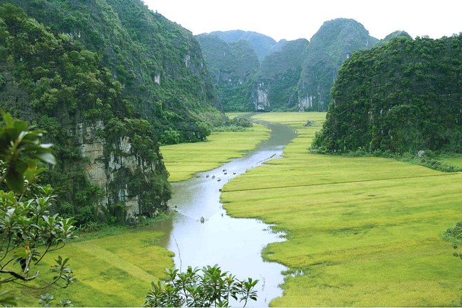 Full day Hoa Lu, Tam Coc and Mua Cave by Limousine from Hanoi - Leaving Hanoi by limousine: comfort, timing, and how the day starts
