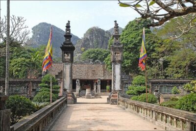 Full day Hoa Lu, Tam Coc and Mua Cave by Limousine from Hanoi - Hoa Lu temples of the Dinh & Le dynasties: the stop that sets the context