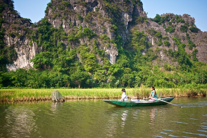 Full day Hoa Lu, Tam Coc and Mua Cave by Limousine from Hanoi - Lunch buffet in Tam Coc: real food, real break, and what to watch for