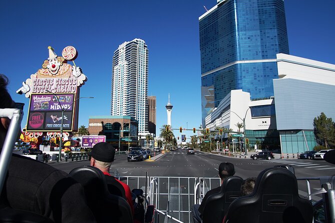 Giant Shopping Cart Limo Ride in Las Vegas - Welcome to Fabulous Las Vegas sign: the photo run you’ll want twice