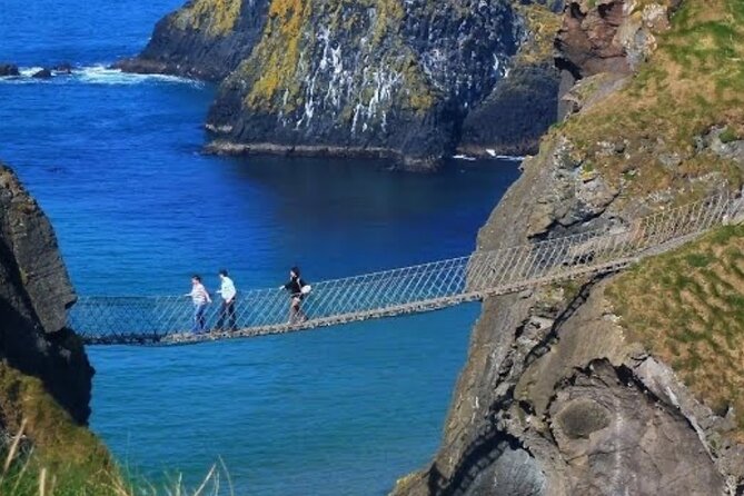 Giants Causeway and Belfast 2 Days with Private Chauffeur Tour - Bushmills Distillery: a short tasting that breaks the driving day