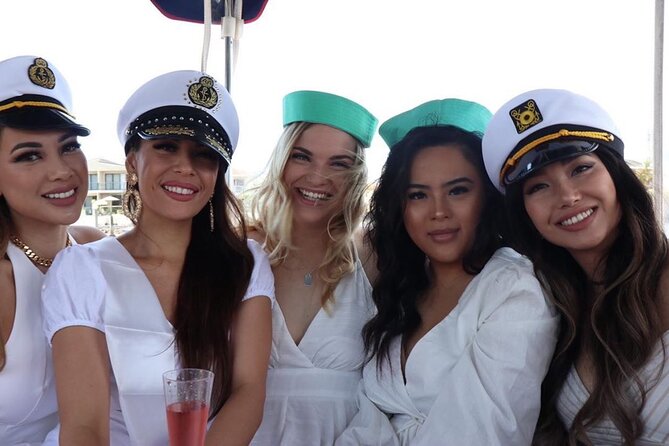 Gold Coast Private Skippered Limo on the Water Canal Cruise - Surfers Paradise to Chevron and Cronin Island: The Rich-and-Famous Angle