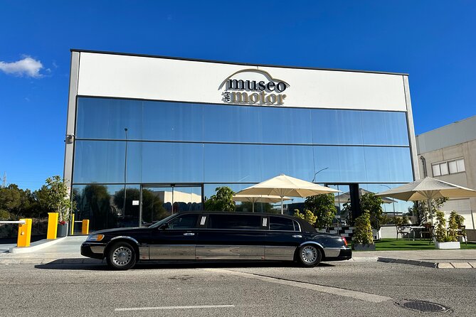 Guided tour of the Motor Museum with limousine transportation - Hotel-to-Museum Limousine: the stress-free start