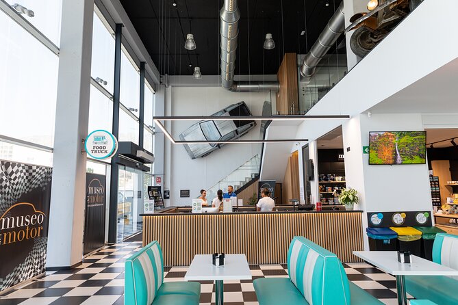 Guided tour of the Motor Museum with limousine transportation - The 1950s food truck aperitif: a fun finish, not a filler stop