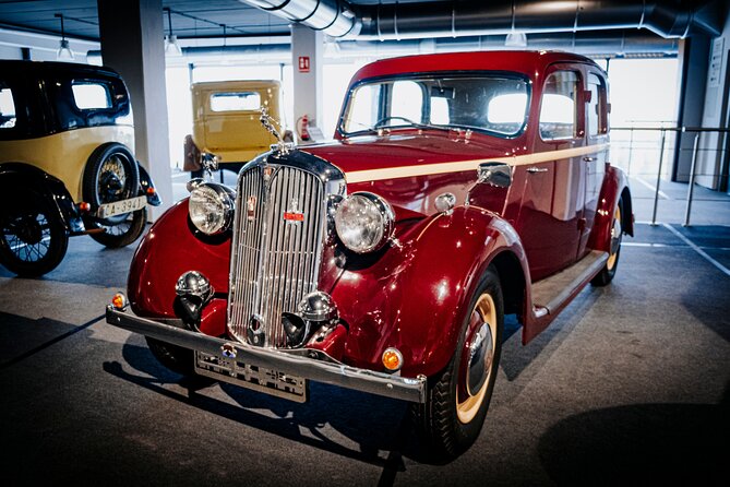 Guided tour of the Motor Museum with limousine transportation - Timing that works: 2.5 hours total without feeling rushed