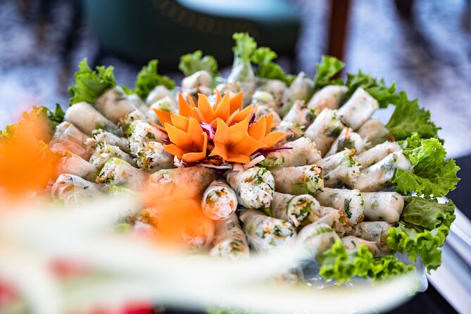 Halong bay 5star Cruise Day Trip: Buffet lunch & Limousine bus - Buffet seafood lunch onboard: the value part people feel later