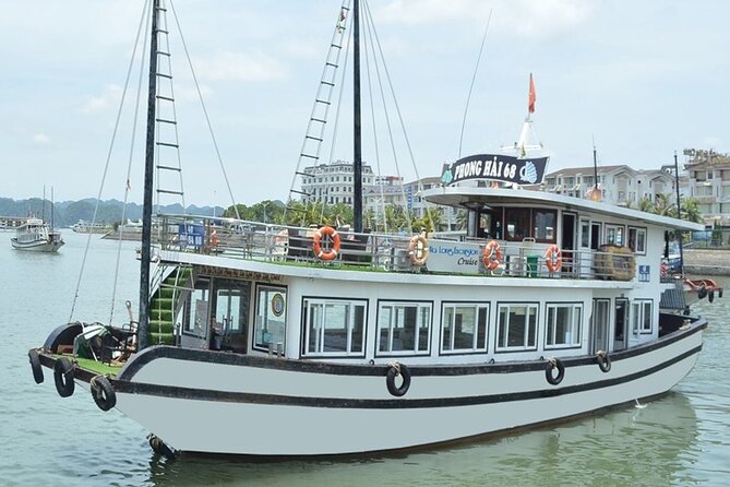 Halong Bay Day Trip 6hour: Buffet Lunch,Limousine bus,small group - Hang Luon Cave: the kayaking or bamboo boat option