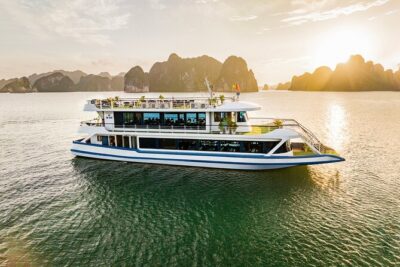 Halong Bay Luxury cruise Day trip: Buffet Lunch, Limousine bus - Surprise Cave: the stop that adds variety