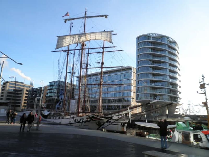 Hamburg: Exclusive Tour by Limousine with Chauffeur - HafenCity: modern Hamburg you can actually understand from the road