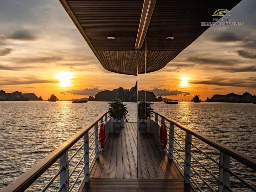 Hanoi:Best 5-Star Ha Long 1 Day Tour with limousine transfer - Huge buffet lunch on board: a real fuel stop in the middle of a long day