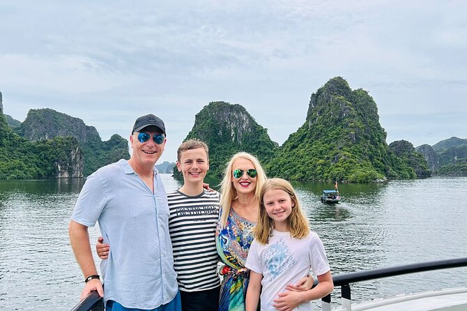 Hanoi : Halong Bay 7-Hour Luxury Cruise with Limousine Transfer - Ti Top (Titov) Island: a short viewpoint window with time to breathe