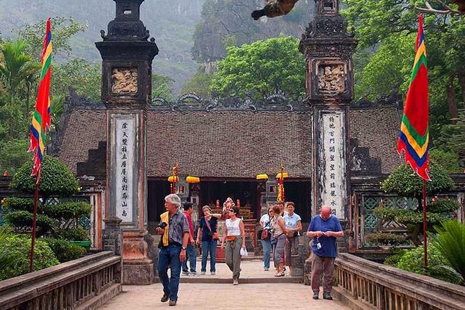 Hanoi - Hoa Lu - Tam Coc - Mua Cave - 1 Day / By Luxury Limousine & Small Group - Guide quality makes the difference (and names matter)