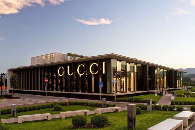 Hire a driver for The Mall Outlet - Limousine Service Florence - The Mall Firenze: designer outlet shopping where big names show up