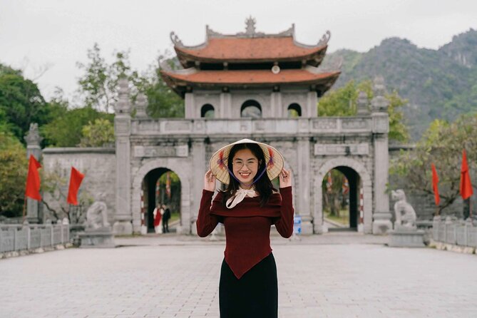 Hoa Lu – Tam Coc Full-Day Tour from Hanoi with Limousine Transfer - Bamboo Boat Ride in Tam Coc: The One Thing This Tour Does Best
