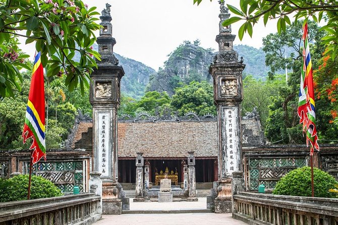 Hoa Lu - Tam Coc Luxury Small group 1D: Limousine bus, biking, boat trip, Lunch - How the Hanoi-to-Ninh Binh Limousine Pickup Sets the Tone