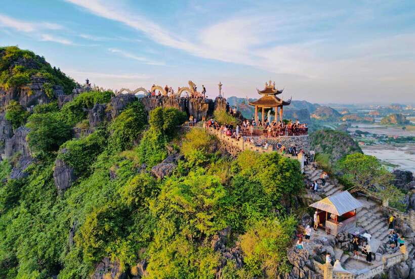Hoa Lu, Tam Coc, & Mua Cave Day Trip with Lunch & Limousine - Why This Hoa Lu, Tam Coc, and Mua Cave Route Works So Well