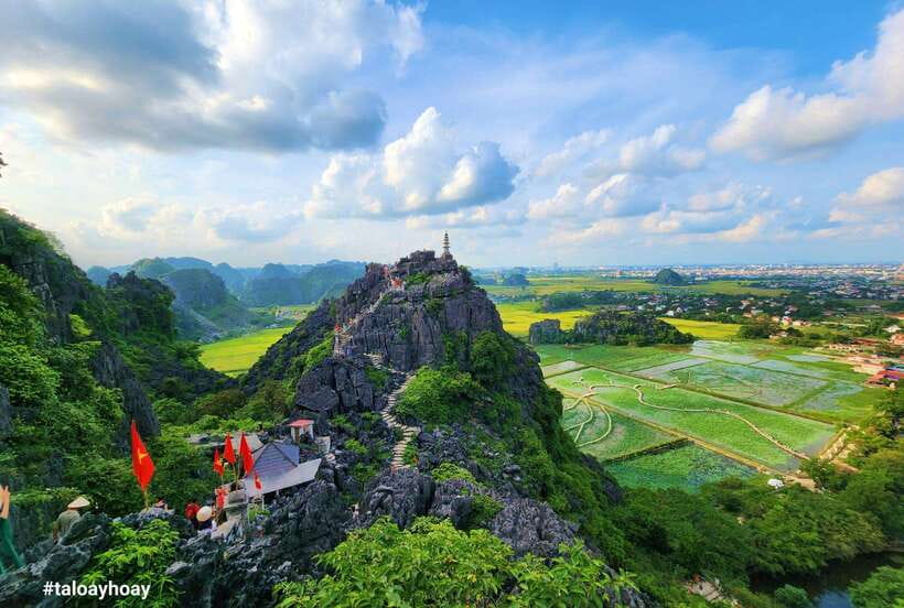Hoa Lu, Tam Coc, & Mua Cave Day Trip with Lunch & Limousine - Tam Coc Boat Cruise on the Ngo Dong River: The Main Show