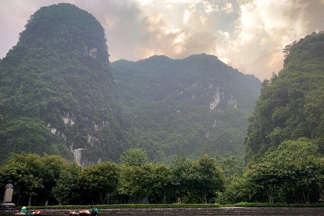 Hoa Lu - Tam Coc - Mua Cave Full Day - LIMOUSINE - Hoa Lu ancient capital: temples in context (and why the timing helps)
