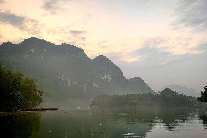Hoa Lu - Tam Coc - Mua Cave Full Day - LIMOUSINE - Cycling through the karst to a pagoda: the kind of movement most people skip