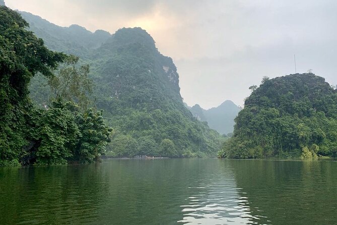 Hoa Lu - Tam Coc - Mua Cave Full Day - LIMOUSINE - Mua Cave entrance and the viewpoint payoff