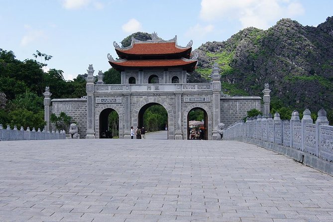 Hoa Lu -Tam Coc - Mua Cave Full Day Trip with Limousine Bus - Tam Cốc–Bich Dộng: Rice Paddies, Limestone Views, and Bike Time