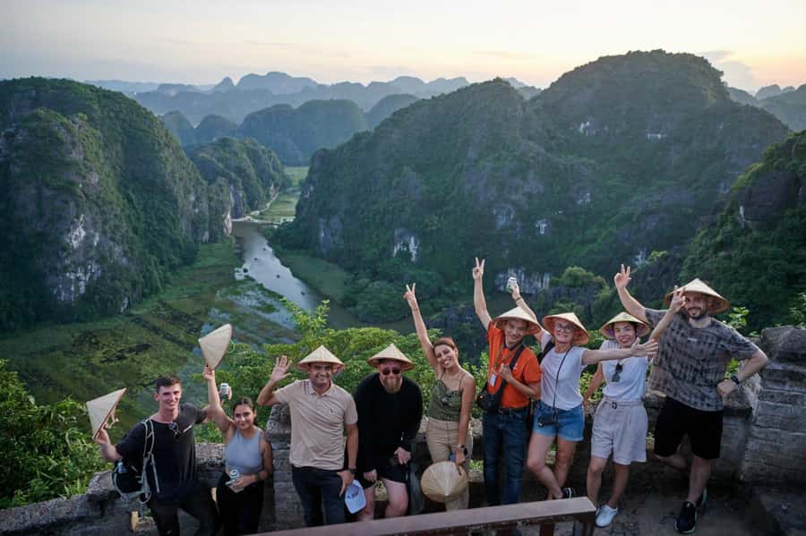 Hoa Lu - Tam Coc - Mua Cave / Limousine Transfer - Small Group Feel: English Guide and How to Use It