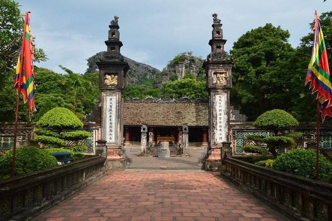 Hoa Lu - Tam Coc - Mua Cave Luxury Day Tour - Limousine Bus Transfer - A great one-day route: Hoa Lu, Mua Cave, Tam Coc