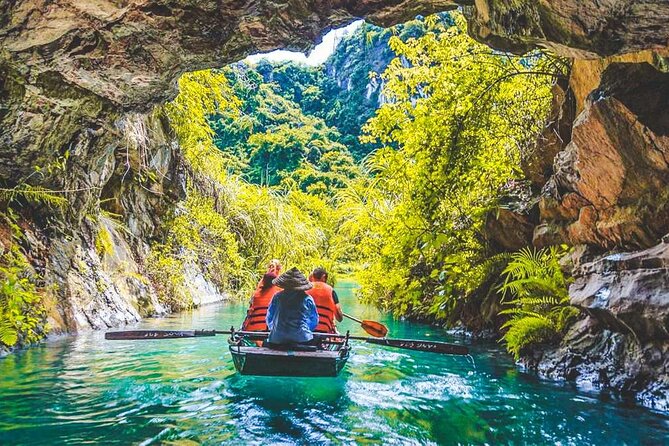 Hoa Lu Trang An and Mua Cave by Limousine from Hanoi - A comfortable Hanoi-to-Ninh Binh day, with real structure
