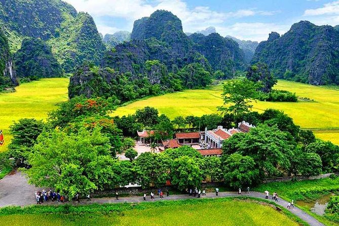 Hoa Lu - Trang An - Mua Cave- 1 Day Trip from Hanoi By Limousine and Small Group - Leaving Hanoi in comfort: the limousine part matters