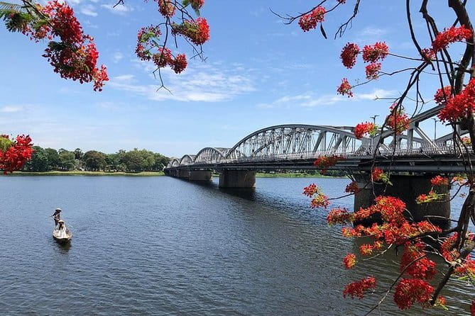 Hoi An to Da Nang Transfer - By Car - What you’ll experience during the ride: shared group size and driver focus