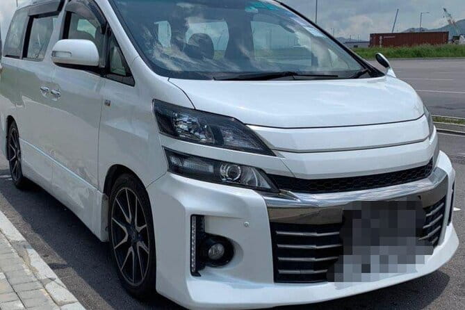 Hong Kong City Highlights and Hidden Gems by Private Car - How a private car keeps Hong Kong highlights from feeling chaotic