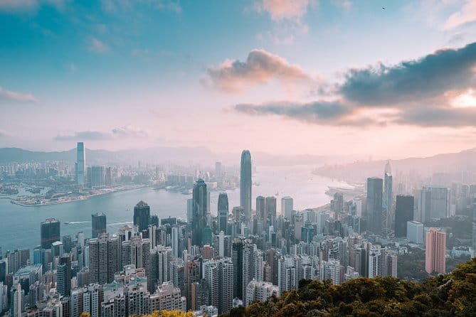 Hong Kong City Highlights and Hidden Gems by Private Car - Sheung Wan’s mix: dry goods, street culture, and temples close together