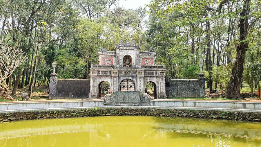 Hue: Royal Tombs & Imperial City Tour by Private Car - Private-car comfort: the underrated advantage in Hue