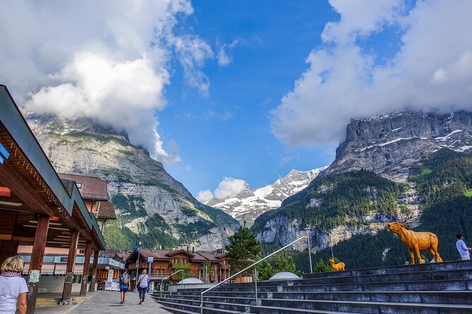 Interlaken: Private Car Tour to Swiss Villages, Capital & Castles - Bern UNESCO old town: government landmarks and medieval streets
