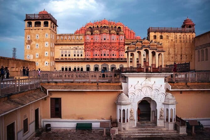 Jaipur sightseeing by private car with guide - Sameer and the English driver advantage: comfort, safety, and photos