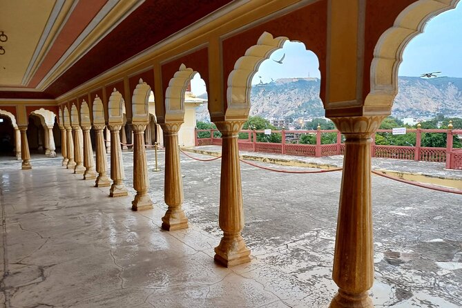 Jaipur sightseeing tour - with private car & guide - Hawa Mahal: seeing the windows without losing the plot