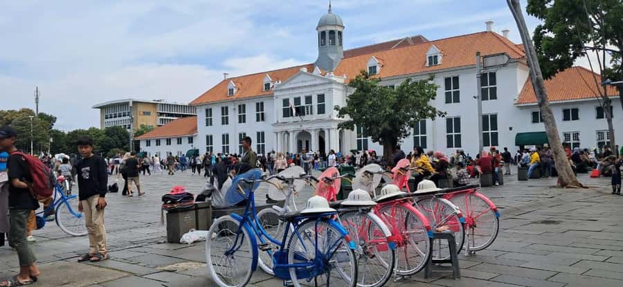 Jakarta: Private Car Charter with Professional Driver - A Private Car Charter Is the Easiest Way to Take Control in Jakarta