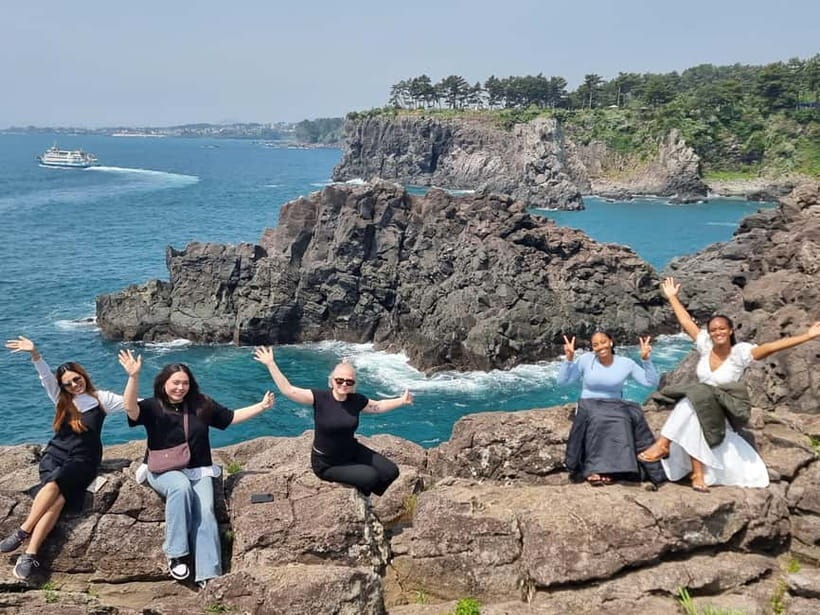 Jeju: Popular Sightseeing Private Car Charter Tour - West course: gardens, Aewol cafés, windmills, and the coast