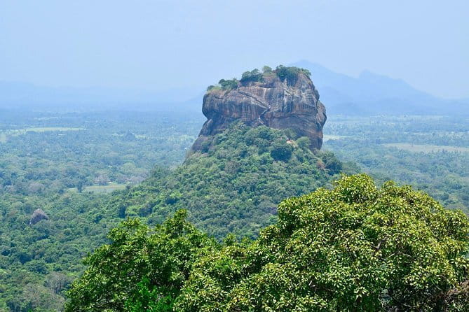 Kandy City Tour & Famous Ambuluwawa Tower with Friendly Chauffeur - Bahirawakanda Temple: the giant Buddha in Sri Maha Bodhi Viharaya