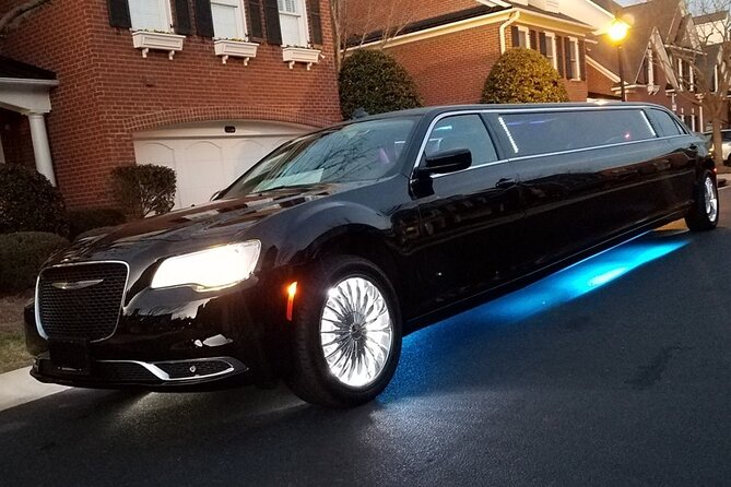 Las Vegas Strip at night like a Star with champagne by luxury limo - 3 or 5 hrs - Why a Chauffeured Vegas Night Works So Well