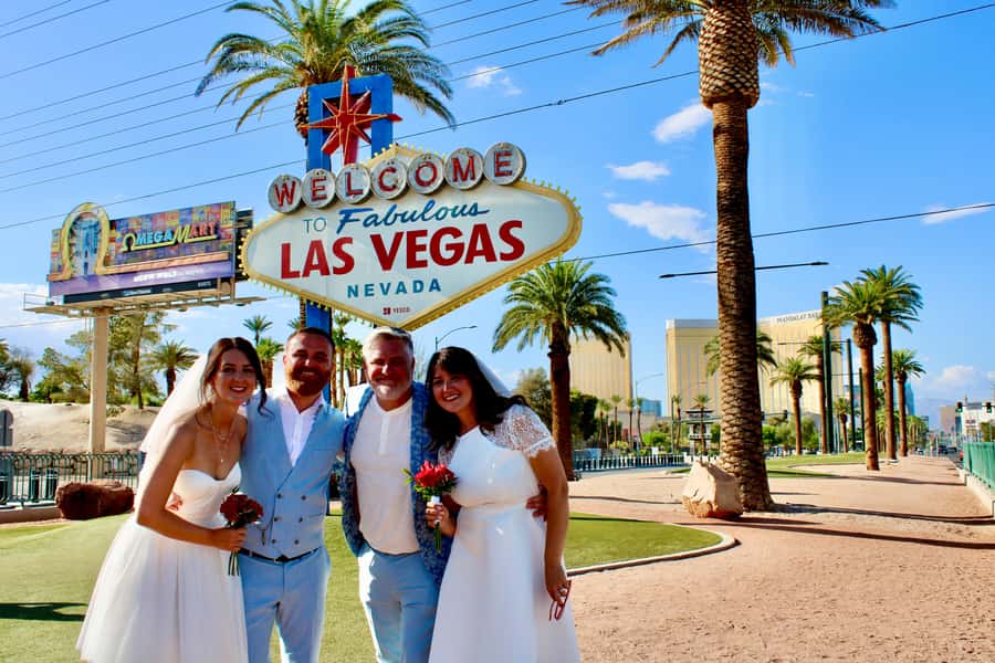 Las Vegas Strip Limo Tour with Champagne and Photos - Timing and route flow: how a 1.5–2 hour night stays on track