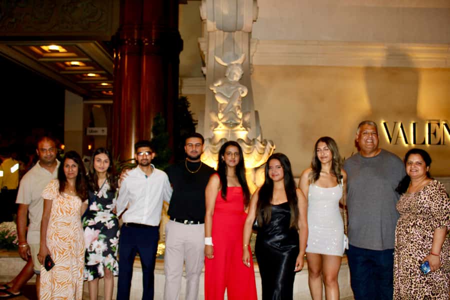 Las Vegas Strip Limo Tour with Champagne and Photos - Price and value: is $549 per group up to 7 actually fair?
