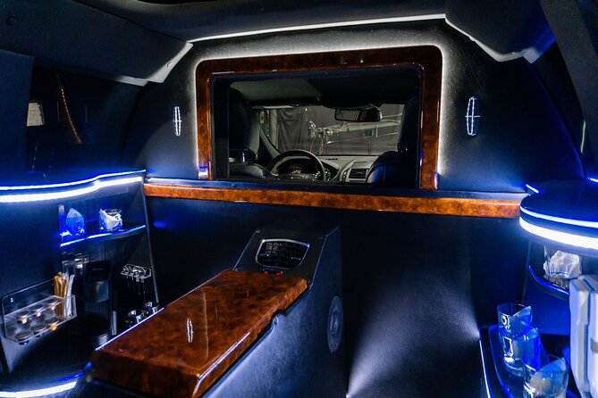 Lincoln Strecth Limo from Costa Mujeres to Cancun Airport - Should you book this limo transfer from Costa Mujeres to Cancun Airport?