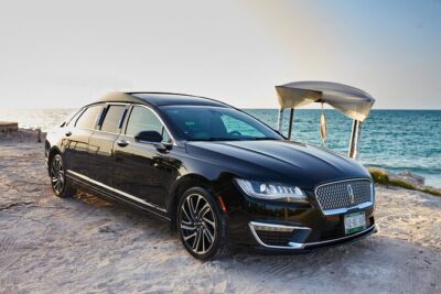 Lincoln Strecth Limousine with Wi Fi on board - The Lincoln Stretch Limo Ride: Wi‑Fi, Cold Drinks, Towels, and Comfort Features