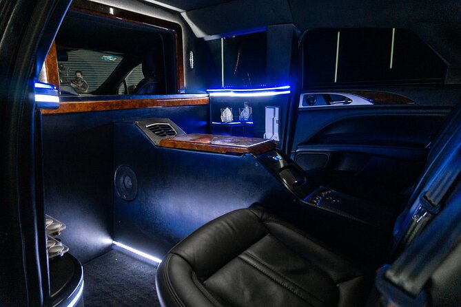 Lincoln Stretch limo from Cancun Hotel Zone to Cancun Airport - Hotel-lobby pickup: scheduling your time without guessing