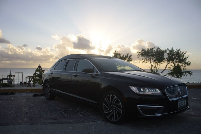 Lincoln Stretch limo from Cancun Hotel Zone to Cancun Airport - The 45-minute drive: planning around check-in, not just distance